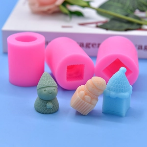 Pink silicone snowman and hat molds for DIY cake mousse and chocolate baking projects