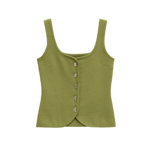 Gilet in maglia verde erba con profondo scollo a U e cinque bottoni decorativi in metallo