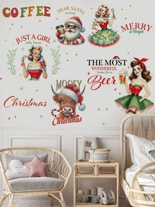 Détail de stickers de Noël vintage sur un mur au-dessus d'un lit enfant et d'une chaise