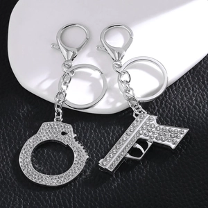 Hip Hop Keychain Alloy Rhinestone Pistol Handcuffs Pendant Unique Fashion Car Key Ring Bag Hanging Ornament