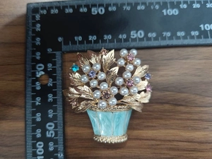 Vintage Emaillierter Blumenkorb Brosche Perle Strass Anstecknadel Modische Accessoires