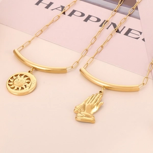 Collier En Acier Inoxydable Plaqué Or Avec Pendentif Soleil Lune Ou Mains En Prière Chaîne Paperclip Pour Femme