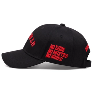 Cappellino da baseball nero in tela con ricamo rosso No Gods No Master No Brake