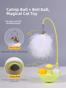 Dettaglio del giocattolo per gatti a dondolo con palla di catnip, asta flessibile e piuma