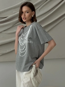 Grey cotton T-shirt featuring a pearl necklace print and relaxed round neck design