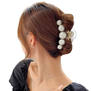 Pince à cheveux large avec perles blanches en dégradé pour coiffures élégantes de femmes