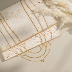 Collier multicouche en acier inoxydable plaqué or 18K avec pendentif en zircon rond
