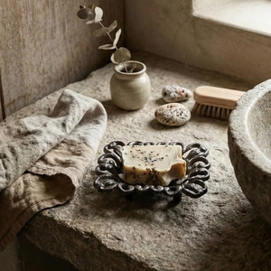 Vintage Cast Iron Soap Dish Decorative Hollow Out Soap Holder Rustic Bird Design Drainage Rack Bathroom Garden Home Decor