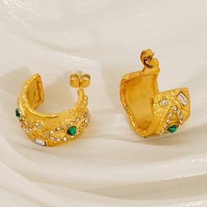 Boucles d'oreilles dorées martelées avec malachite et zircons scintillants