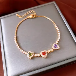 18k vergoldetes Armband mit Zirkon-Pave-Kette und bunten herzförmigen Edelsteinen