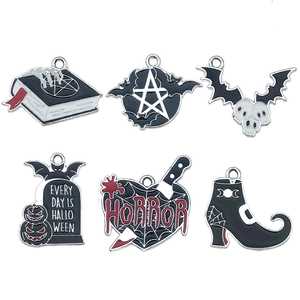 Halloween Emaille-Anhänger Set mit Fledermaus, Pentagramm und Zauberbuch Design