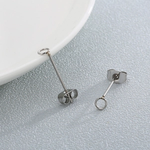 Boucles d'oreilles géométriques en acier inoxydable avec petit anneau et fermoir papillon