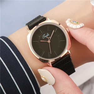 Fashionable women's quartz watch with black Milanese magnetic band and rose gold case
