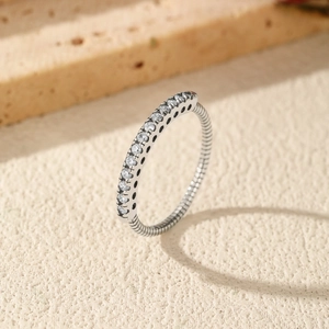 Vintage S925 sterling silver ring with twisted rope band and sparkling cubic zirconia row
