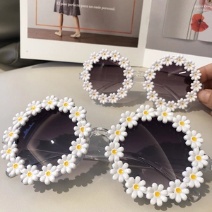 Funny daisy flower round sunglasses with clear resin frames and purple gradient lenses