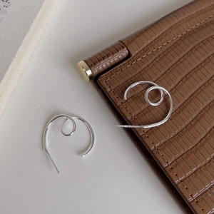 Minimalist S925 sterling silver spiral wave hoop earrings with polished metal finish