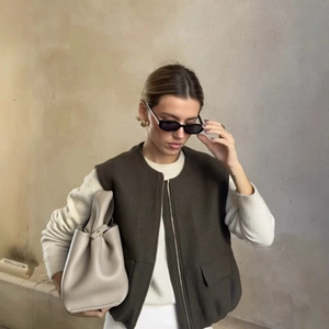 Women's casual loose dark brown zipper vest jacket paired with knitwear in autumn style