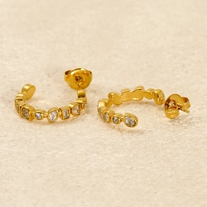 Orecchini a U in acciaio placcato oro 18k con zirconi cubici in vari tagli misti