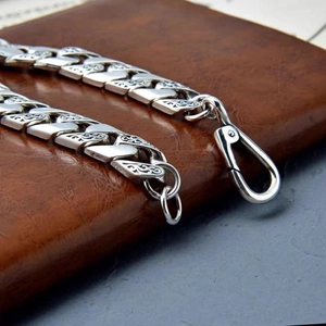 Bracelet homme en argent avec gravure de vigne et fermoir mousqueton sur cuir