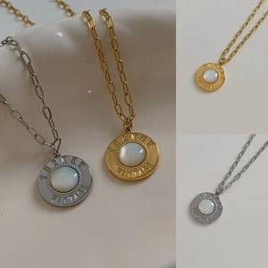 Vintage Round Coin Pendant Necklace For Women Stainless Steel Inlaid With White Mother Of Artificial Pearl Minimalist Jewelry