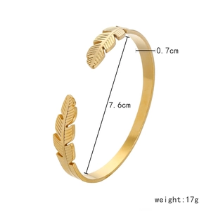 Detail shot of golden feather cuff bracelet with 0.7cm width and 17g weight specs