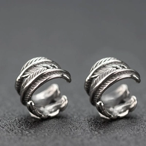 Vintage silver feather non-piercing clip-on earrings with detailed textured metal carving
