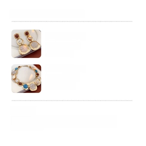 Detailed size and weight specs for vintage geometric resin earrings and necklace set
