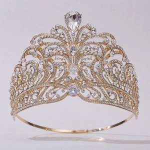 Macro detail of the golden bridal crown featuring teardrop crystal and rhinestone motifs