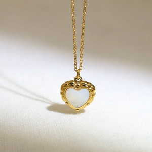Collier Pendentif Cœur Vintage Français Avec Nacre Blanche Acier Inoxydable Plaqué Or 18K Bijoux Élégants Femmes