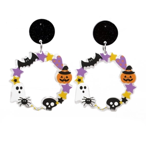 Détail de boucles d'oreilles Halloween en acrylique avec citrouille, fantôme et chauve-souris
