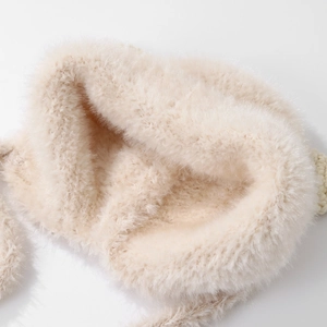 Cappuccio invernale in peluche con orecchie da gatto per bambine in ecopelliccia beige