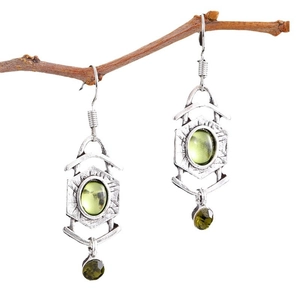 Boucles d'oreilles pendantes géométriques en pierre de lune verte sur branche naturelle