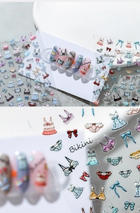 Détail de stickers 3D pour ongles fête hawaïenne avec motifs bikini et nœuds papillon