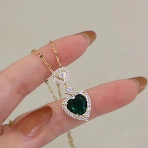 18K gold heart necklace with emerald green gemstone and zircon pavé pendant detail