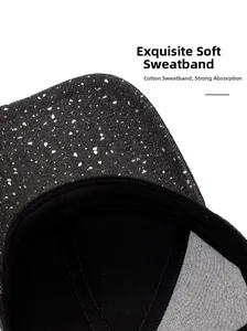 Détail du bandeau en coton absorbant et visière à éclaboussures argentées sur casquette noire