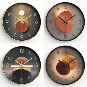 Horloges murales silencieuses 25cm minimalistes en or et noir avec design artistique