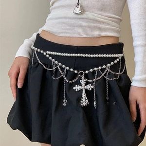 Chaîne de taille double rangée en perles avec pendentif croix évidée et métal argenté