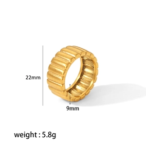 Detail view of 18K gold stainless steel ribbed ring with 9mm width and 5.8g weight
