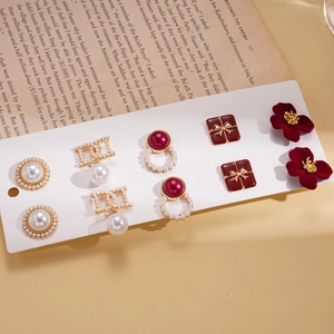 Lot de 10 boucles d'oreilles vintage avec fleurs rouges flocage et perles d'imitation