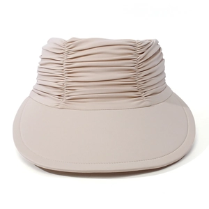Detail von beige Sonnencap mit offenem Oberteil, breiter Krempe und plissiertem Stoff