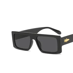 Klassische schwarze quadratische Übergroße Sonnenbrille mit goldenem Raketendetail