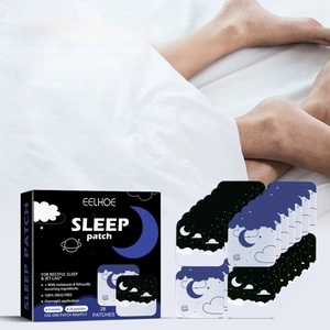 Dettaglio di 28 cerotti per il sonno alla melatonina con motivo a stelle e uso sul piede