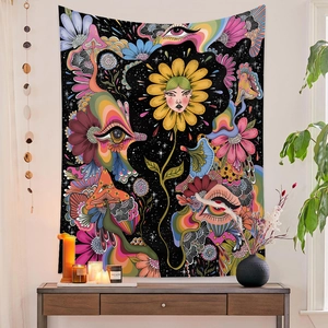 Détail d'une tapisserie bohème psychédélique avec tournesol et champignon sur mur