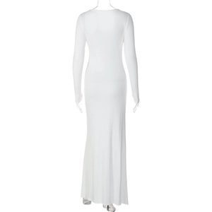 Vue arrière d'une robe longue moulante blanche à manches longues et coupe élégante
