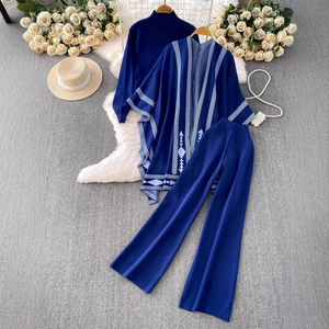 Ensemble en maille 3 pièces avec gilet long, haut à col roulé et pantalon large marine