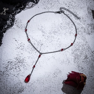 Gothic Y-shaped black chain necklace with red crystal droplets and vintage aesthetic
