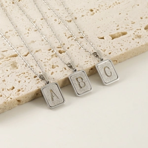 Collana Con Pendente Lettera Iniziale Traforata Acciaio Inossidabile Targhetta Quadrata Opaca Gioielli Di Moda Minimalista Per Donna