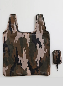 Detail of a foldable camouflage shopping bag with its matching storage pouch and clip