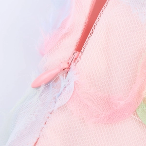 Robe en tulle rose avec broderie florale et fermeture éclair invisible assortie au dos