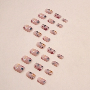 Short square floral press-on nails with 24 pieces of daisy and wildflower designs